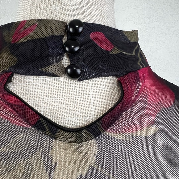 Dress with flowery fabric in medium size - Picture 13 of 15